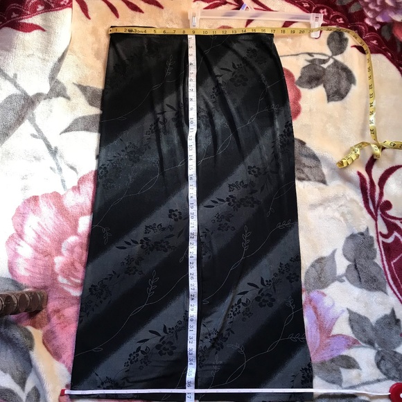 ❗️SOLD‼️1x Silver, Grey, and Black Long Skirt - Picture 2 of 4